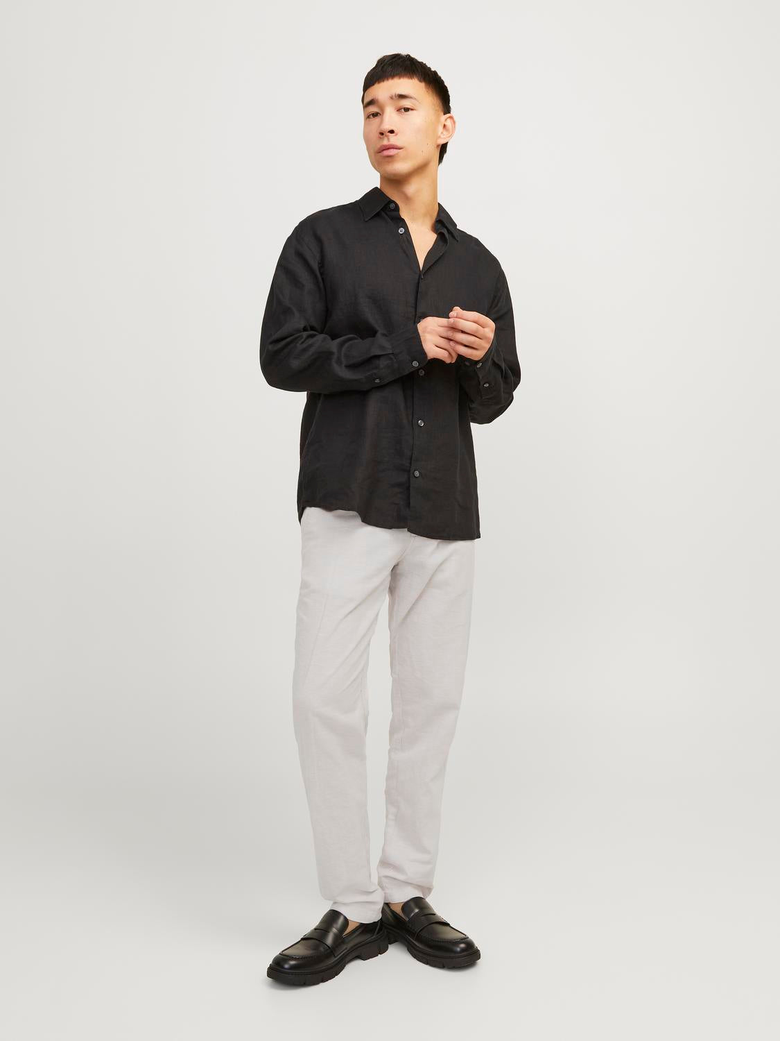 model_shot-front_full
